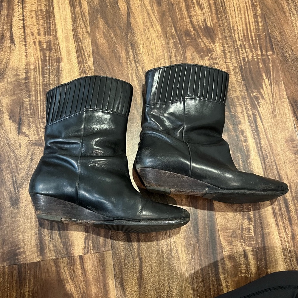 Black Sam Boot in Good condition